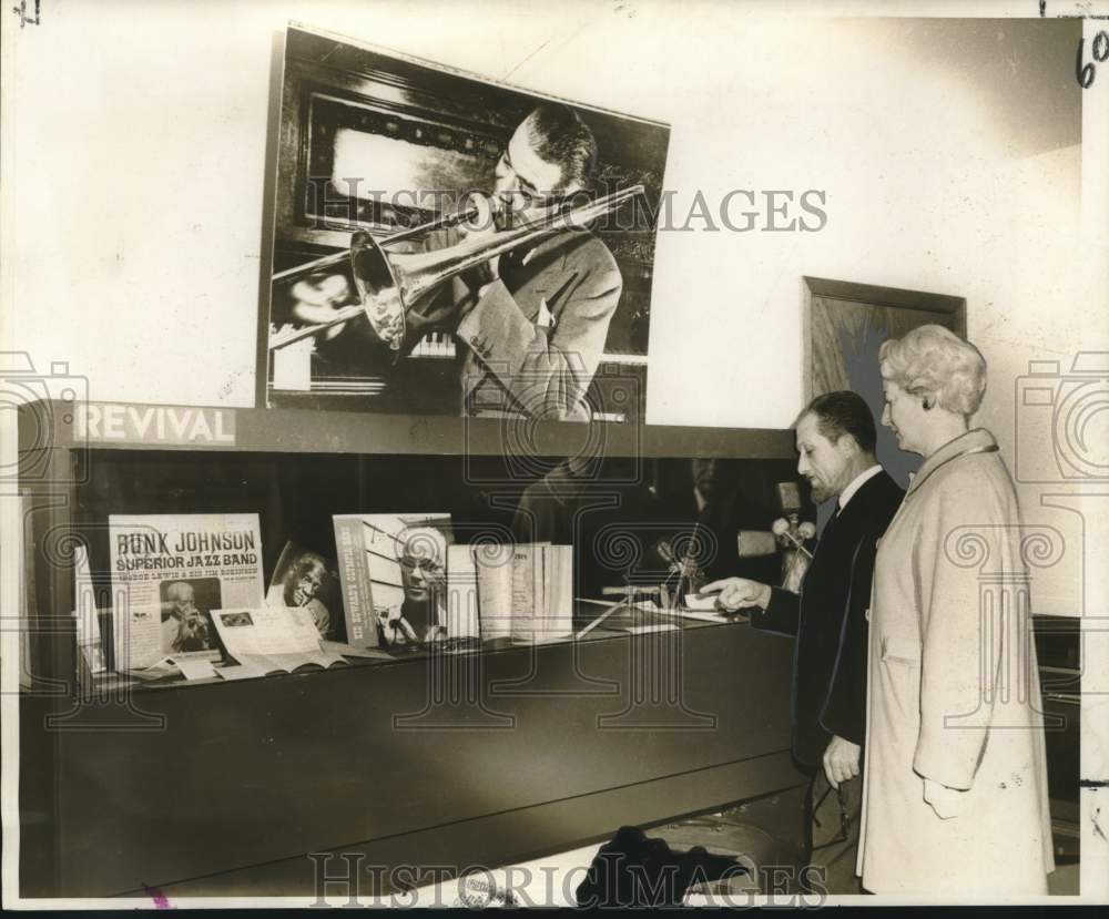 1969 Press Photo Doctor and Mrs. Francis Pifore tour at New Orleans Jazz Museum