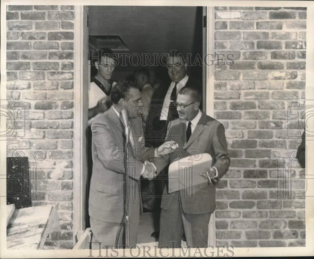 1960 Press Photo Delegates of New Orleans Jazz Museum at 1011 Dumaine Street