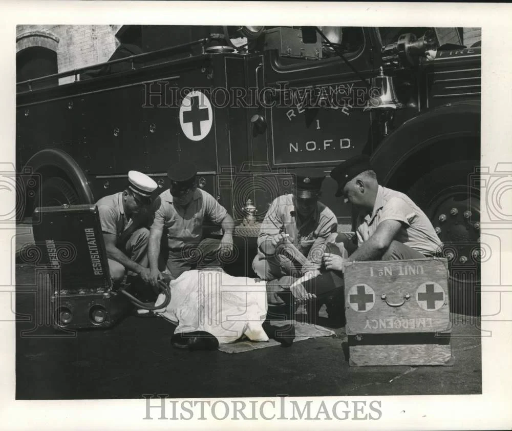 1963 Press Photo New Orleans Firemen work on victim. - noc26840