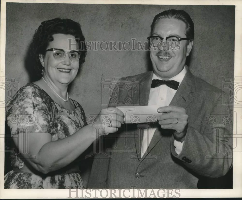 1960 Press Photo Mrs. Jane Monteith presents check to Dr. Joseph V. Schlosser