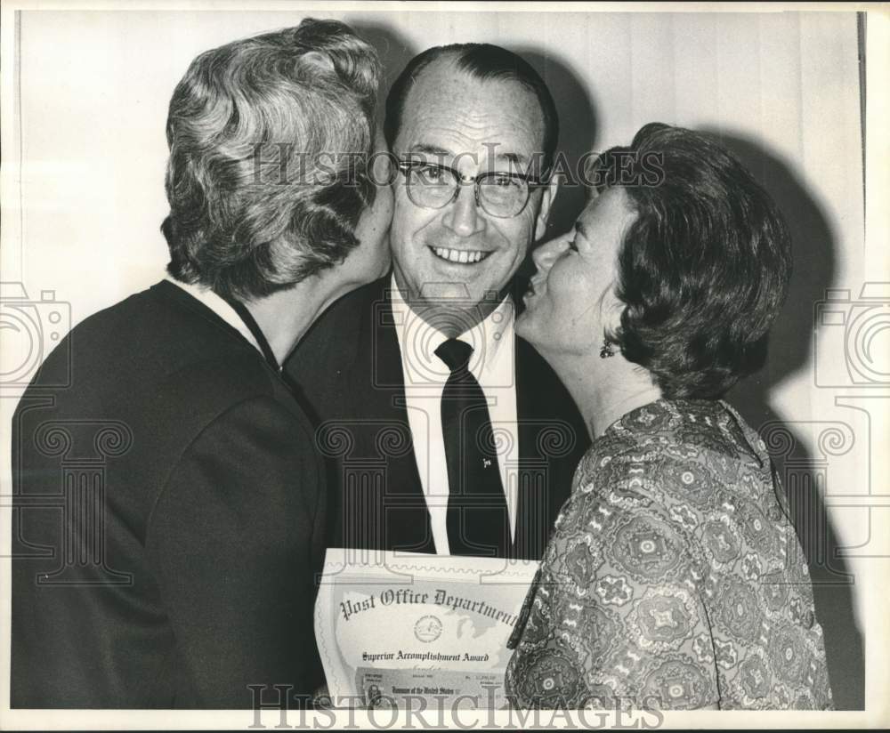 1967 Press Photo Mrs. Logan & Claire Kloor secretaries to Chief Postal Inspector