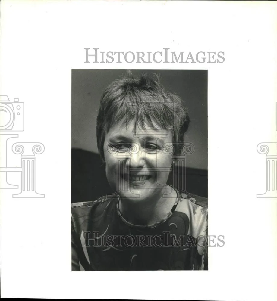 1987 Press Photo Professor Karlene Roberts interviewed at Hotel Intercontinental
