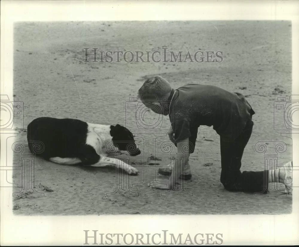 1961 Press Photo Boy and his dog on the beach in Sandersville, Mississippi.