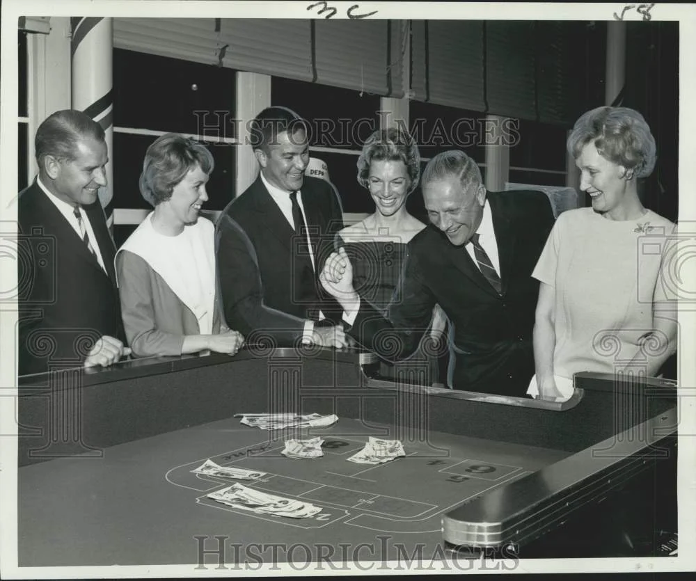 1964 Press Photo Sailors at Southern Yacht Club gambling party - noc44525