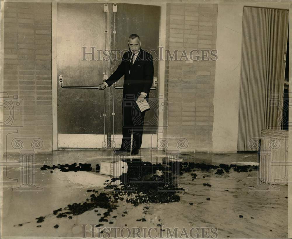 1966 Press Photo Principal Ernest J. Wilderson looks at Henderson Dunn damage.