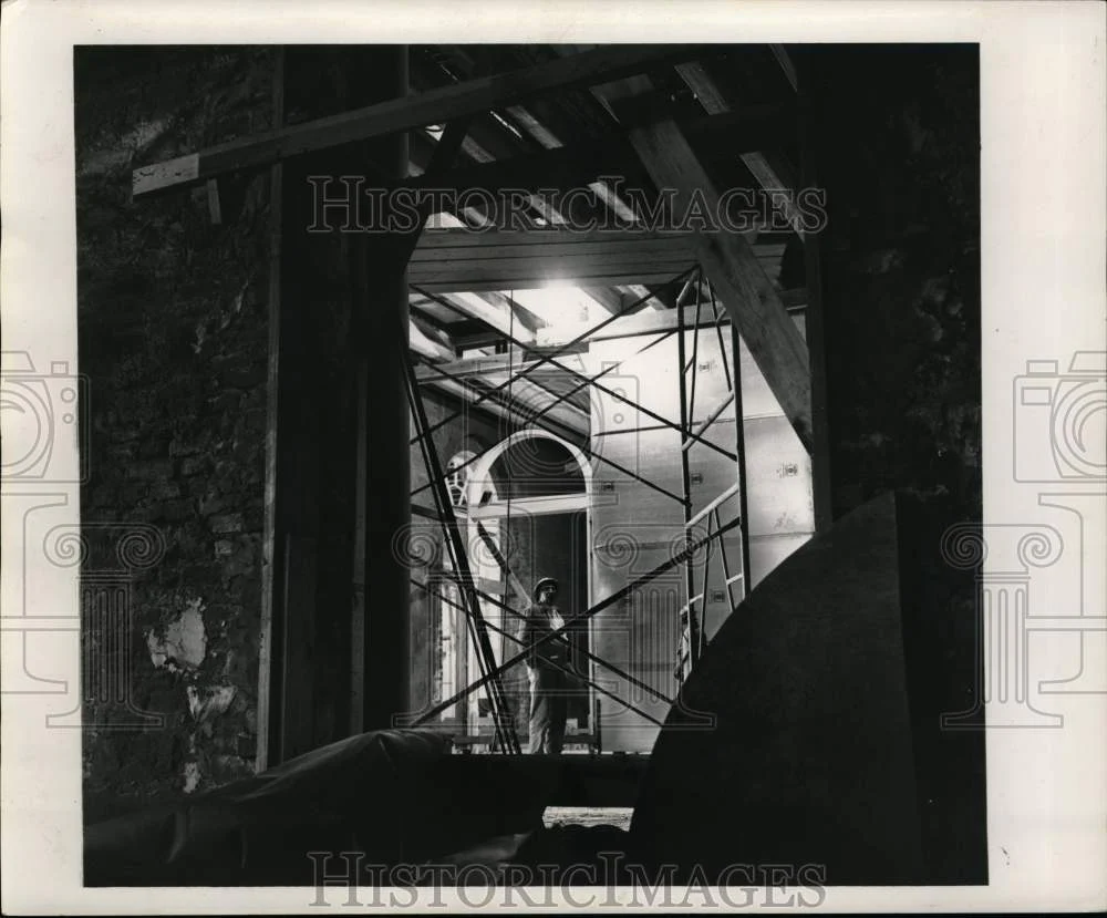 1963 Press Photo R.H. McFarland supervises Louisiana State Museum construction