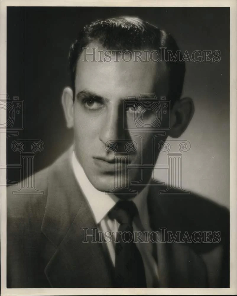 1952 Press Photo Dr. Charles Silberman, resident psychiatrist at VA Hospital