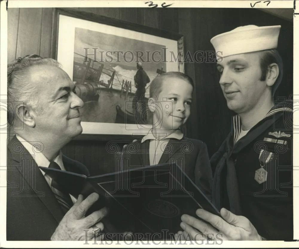 1970 Press Photo Communications Technician 2nd Class Robert Baker Jr. & Family