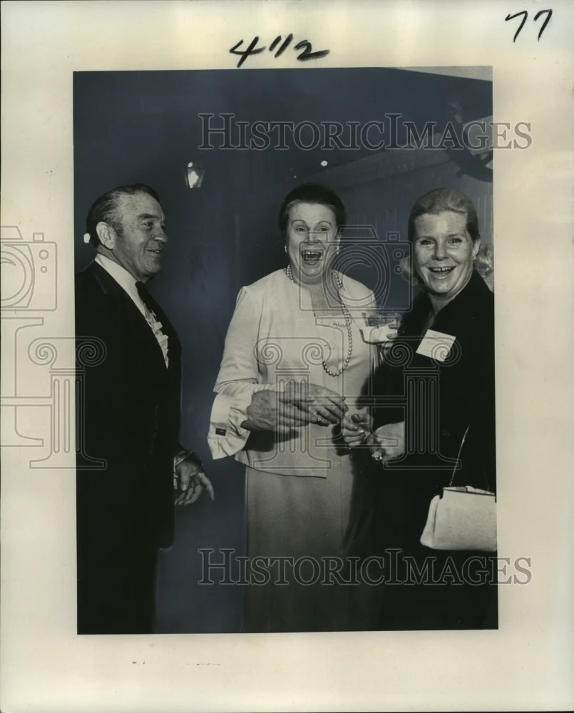 1976 Press Photo The 1976 Holiday Magazine Award at The Fairmont - noo01390