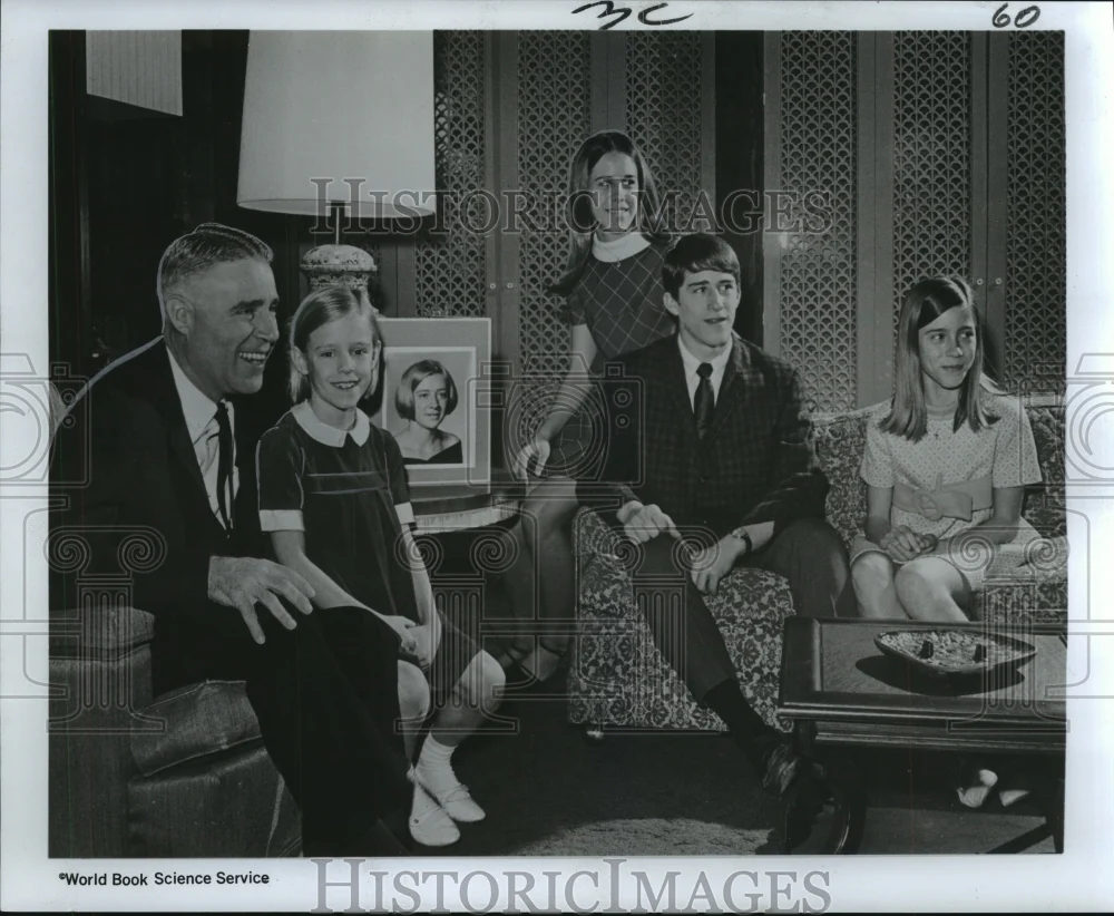1968 Press Photo W.C. "Bill" Canfield, fiance Martha Chaffee & her children