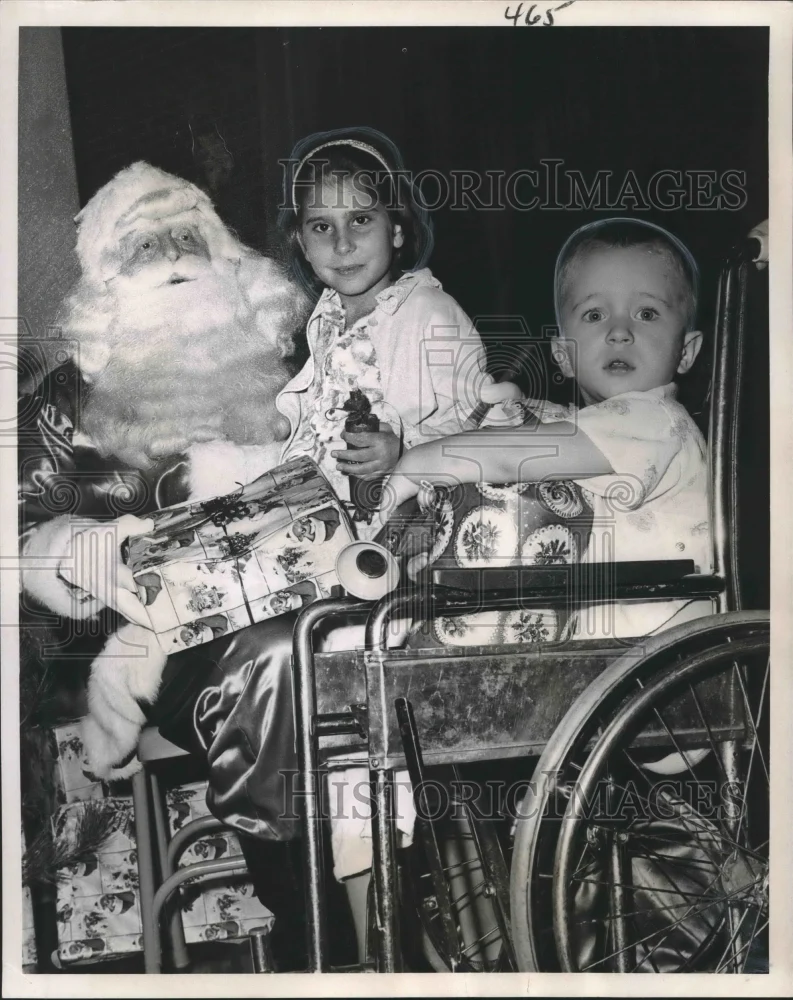 1965 Press Photo Christmas party for patients of Crippled Children's Hospital
