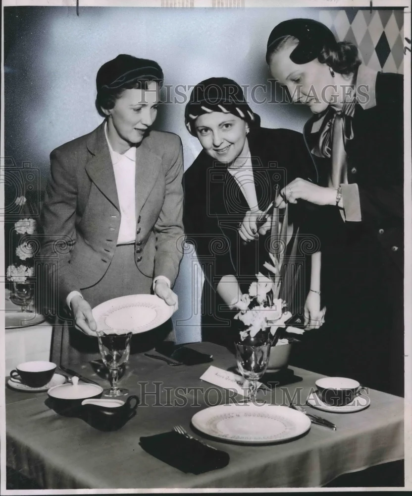 1956 Press Photo Aurora Garden Club members at "Morning Merrymakers" show