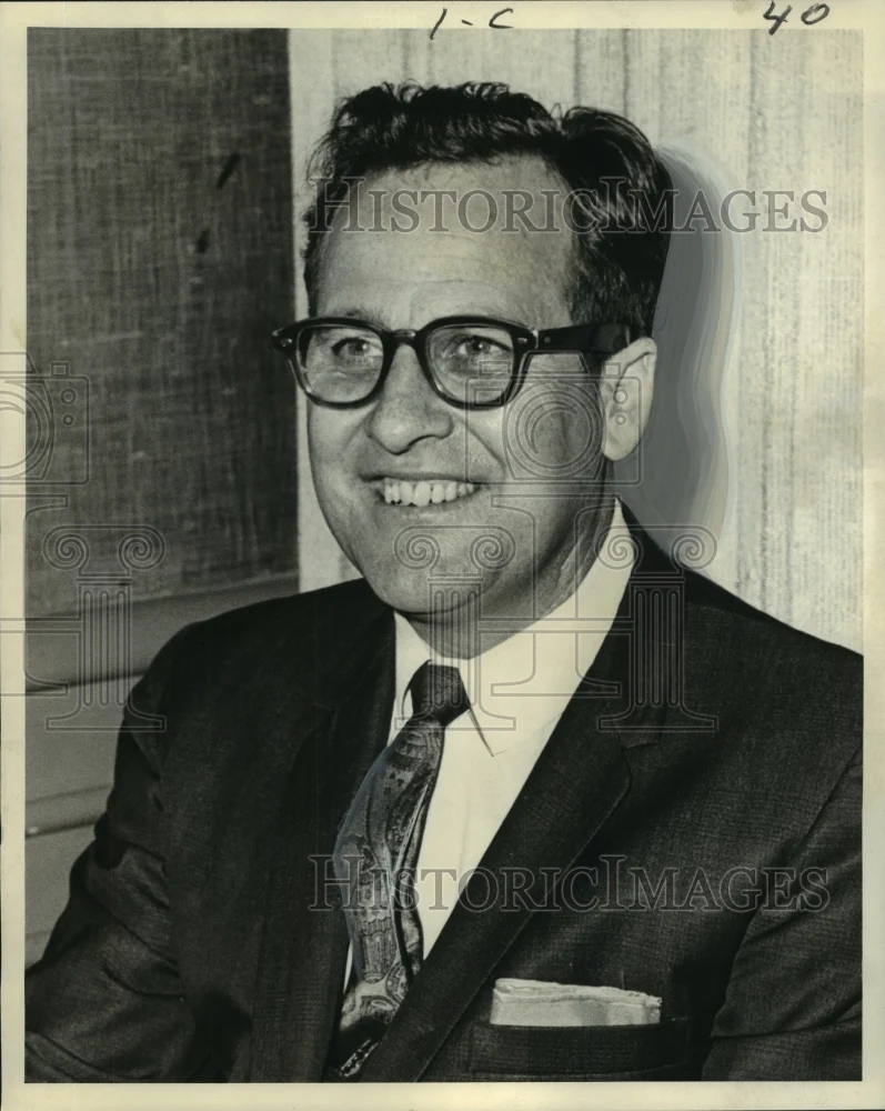 1967 Press Photo Bob Coke, president of Greater New Orleans Camera Club