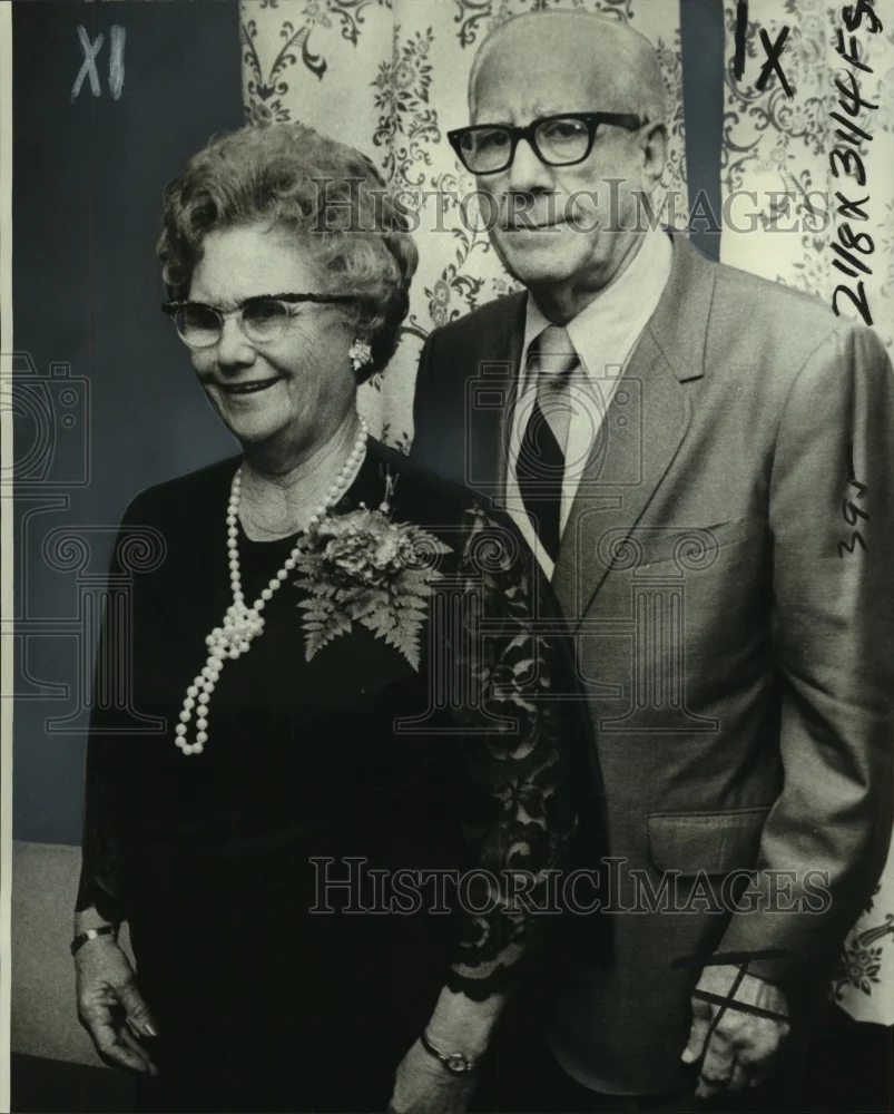 1977 Press Photo Mr. & Mrs. Sam Cipriano celebrate their golden anniversary