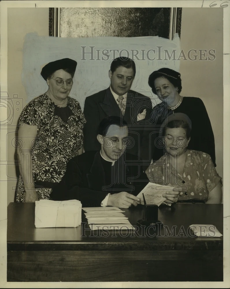 1951 Press Photo Planning for baby show to be held at St. Louis Cathedral Fair