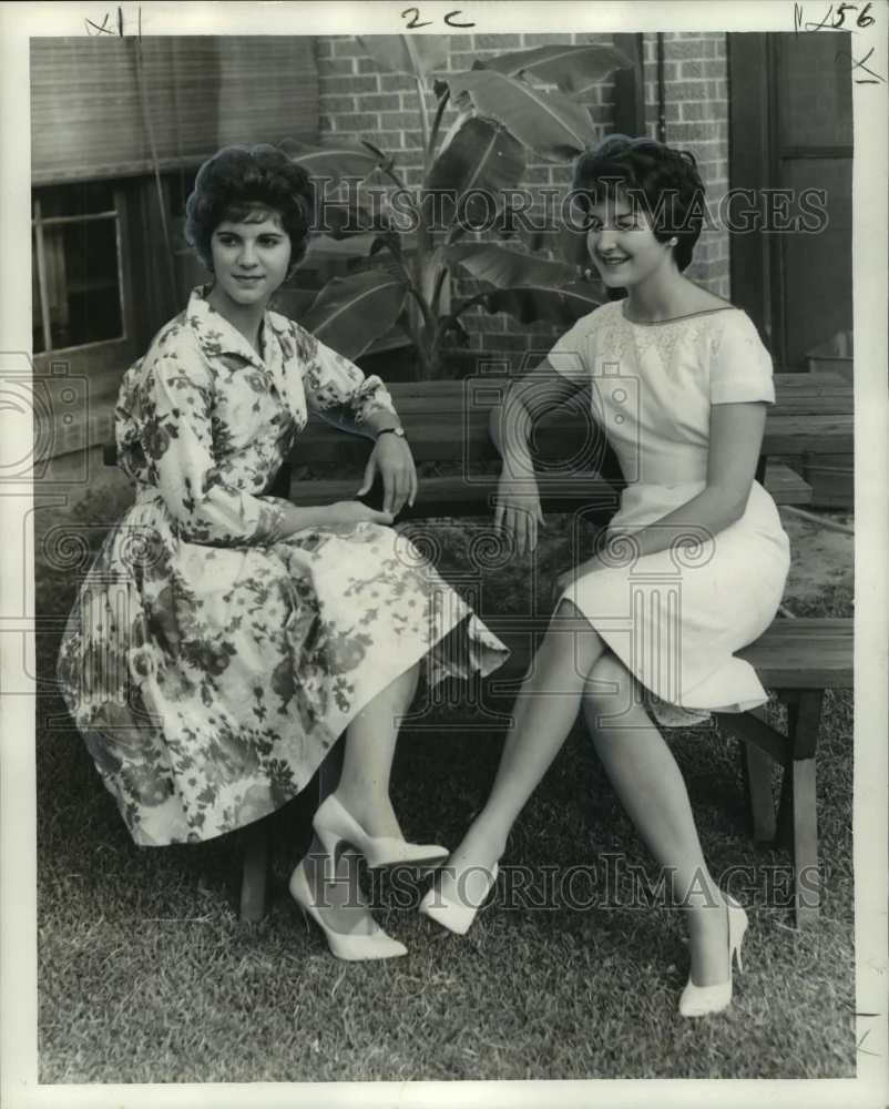 1962 Press Photo Madison College classmates Carolyn Coupland, Christine Herrick