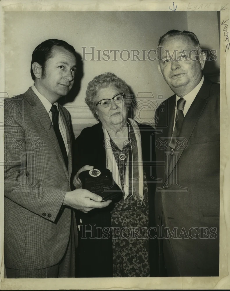 1969 Press Photo Plaque given Mrs. Florence V. Muller, Knights of Columbus