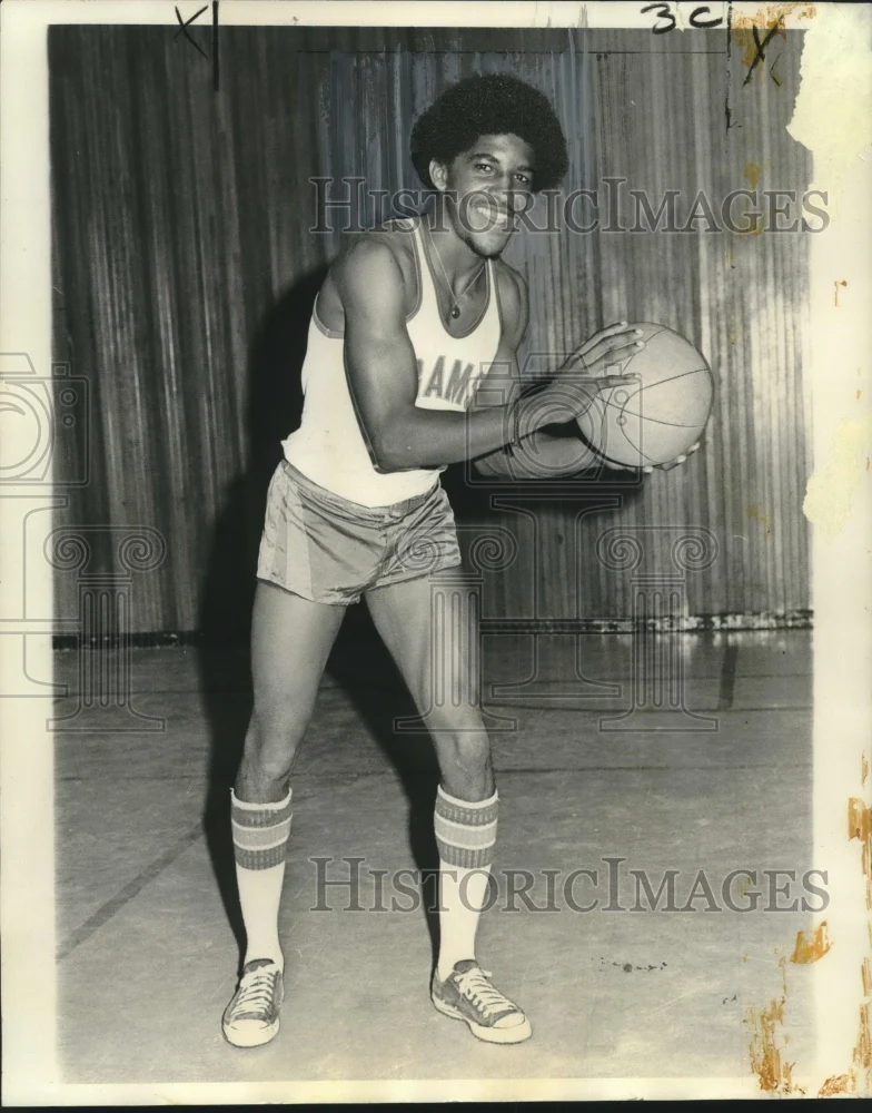 1973 Press Photo Carver's basketball player Harvey Roakes - noo11465