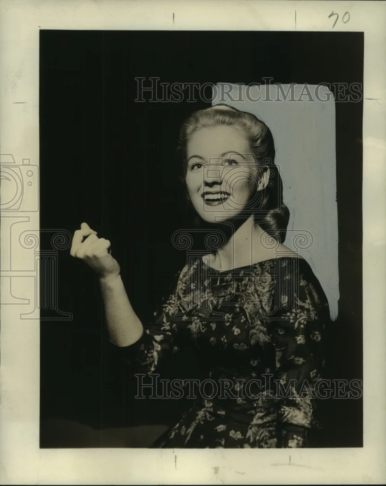 1951 Press Photo New 17-year-old singing sensation, Trish Dwelley - noo11901