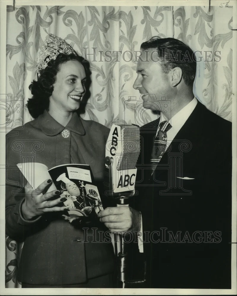 1953 Press Photo Gail Dugal, Louisiana Yam Queen, with Jack Owens of ABC