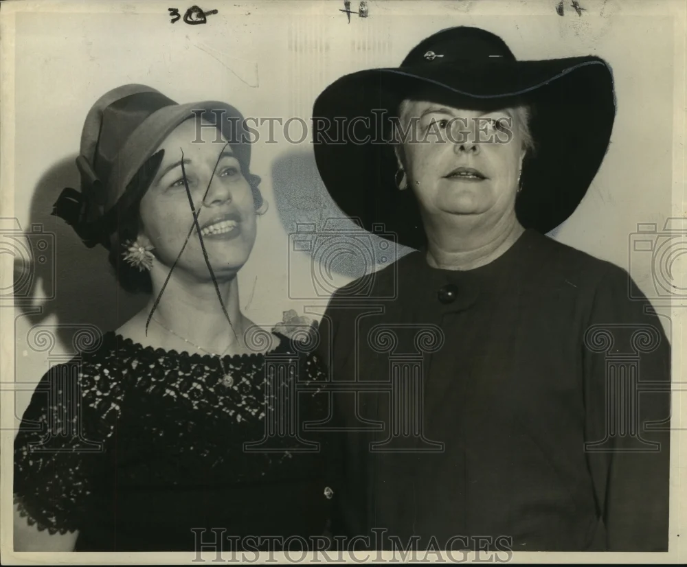 1959 Press Photo Mrs. Otto A. Ernest and Second Woman Pose for Photo - noo14096
