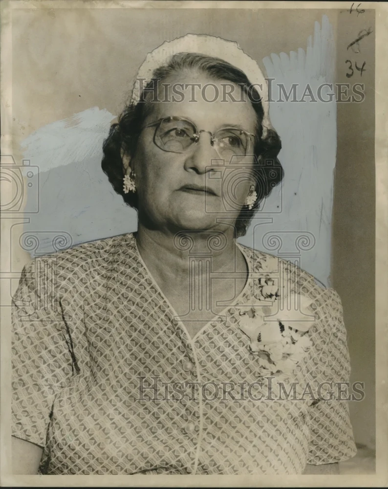 1957 Press Photo President of New Orleans Amaryllis and Bulb Society, Mrs. Dunn