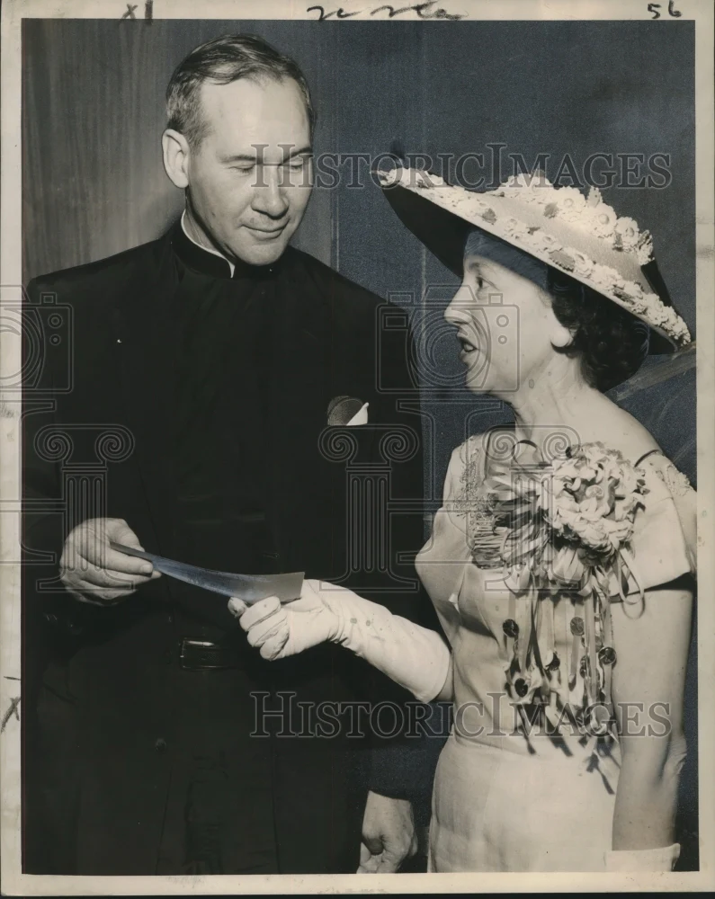 1957 Press Photo Rev. W. Patrick Donnelly receives check from Mrs. J. Fred Deris