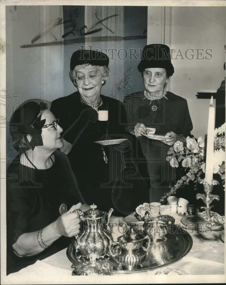 1962 Press Photo Mrs. Ernest Eustis & others at Le Petit Salon's autumn party.