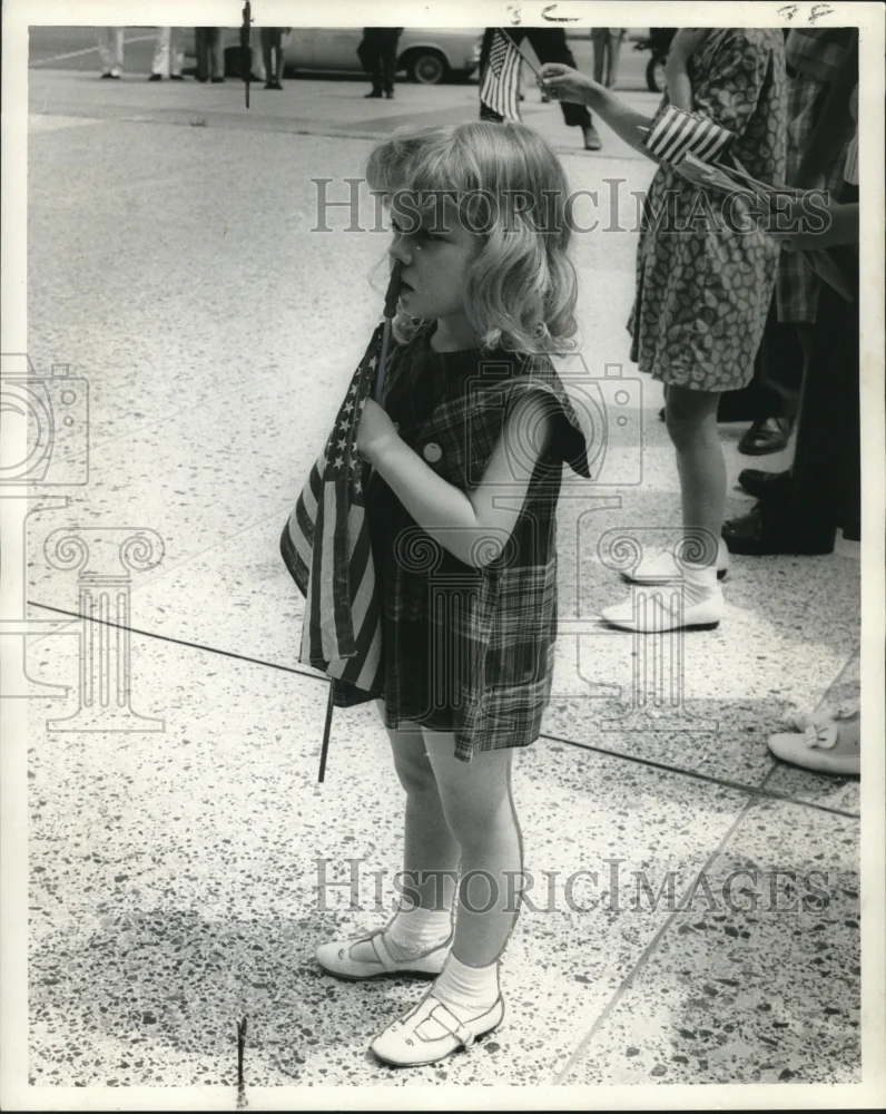 1969 Press Photo Rhonda Baltz with Flag Celebrates Flag Day, New Orleans