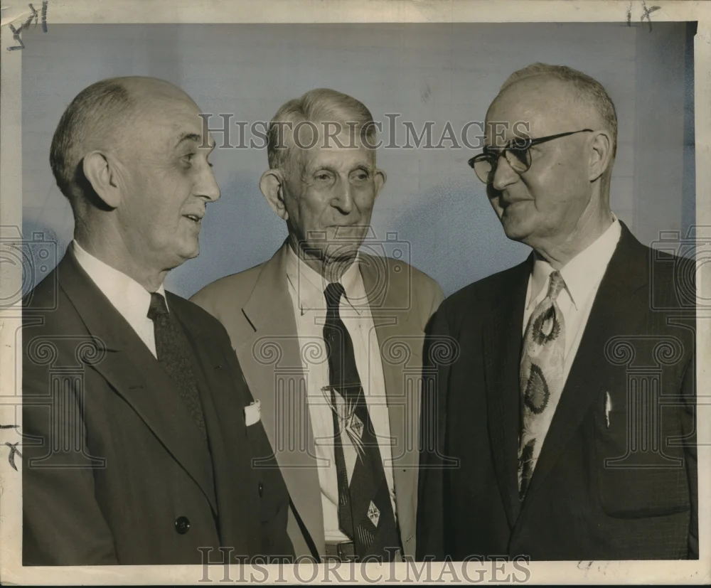 1955 Press Photo Attendees honoring Reverend F.H. Ford's 88th birthday