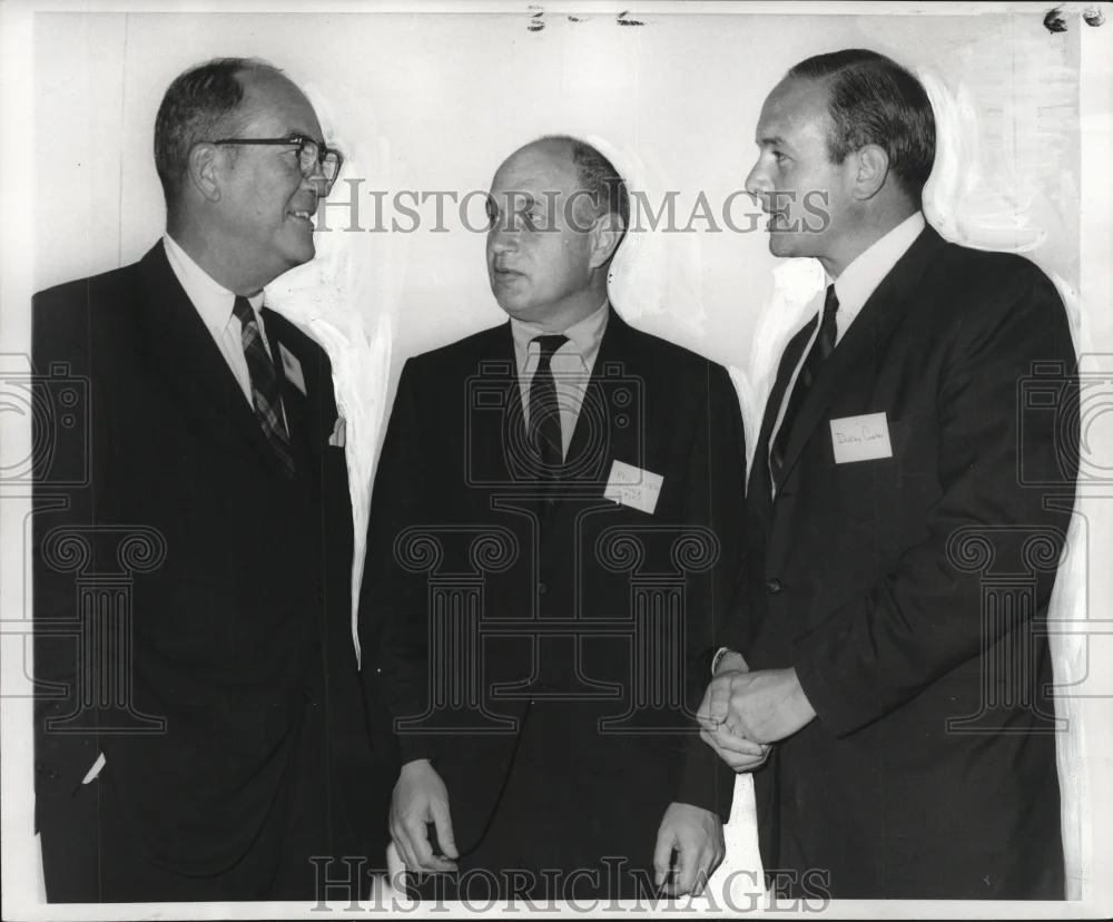 1969 Press Photo G. Shelby Friedrichs, Guests at Sales Meeting, New Orleans