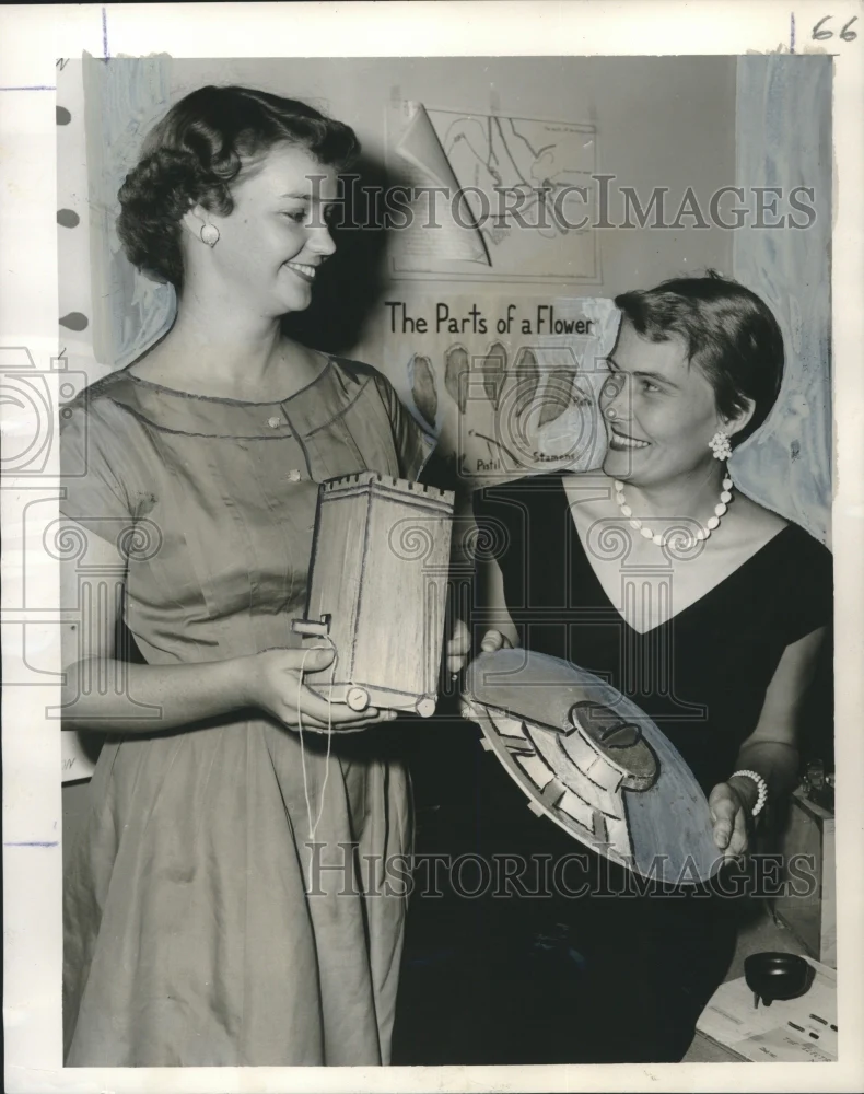 1956 Press Photo New Orleans Physical Education Teachers with Models - noo20481