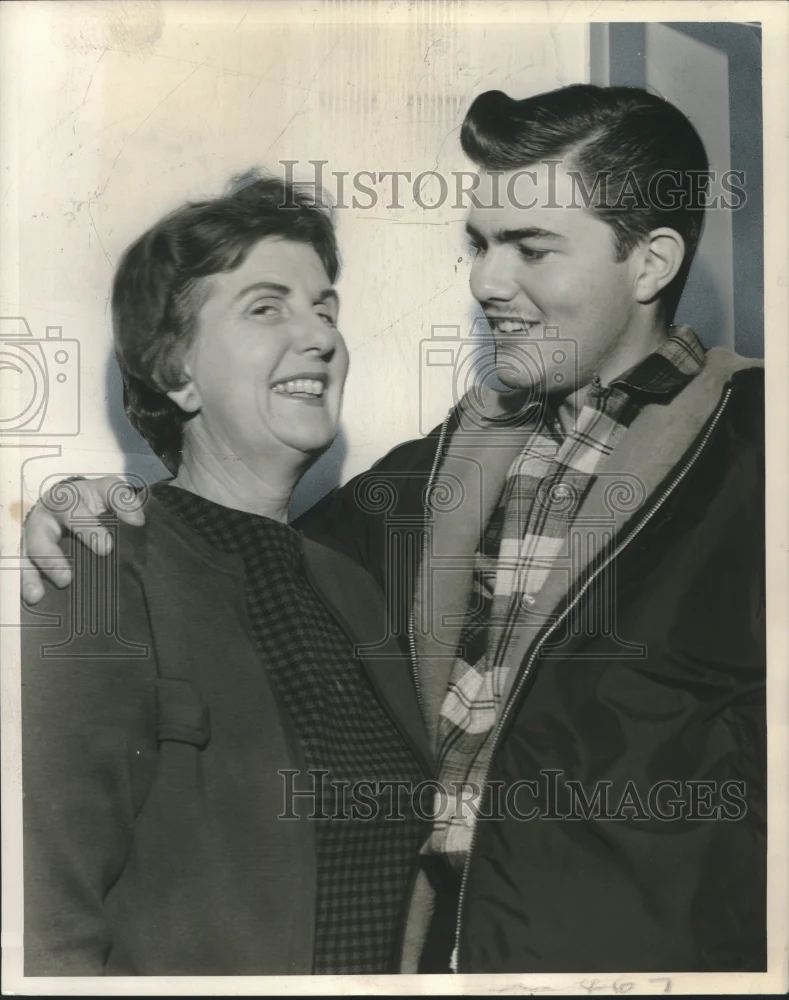1964 Press Photo Mother & Son Reunion in New Orleans - noo20591