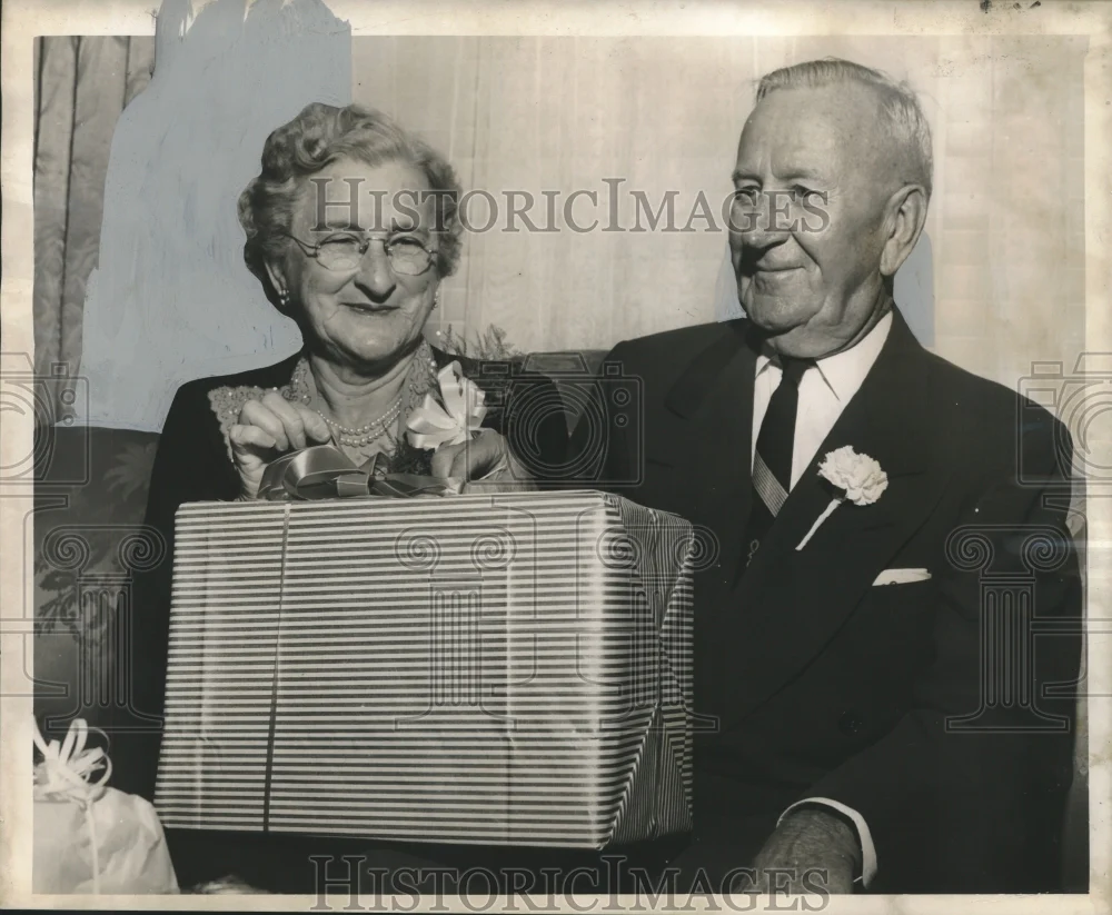 1956 Press Photo Mr. and Mrs. W.G. Gray Celebrating Their Wedding Anniversary