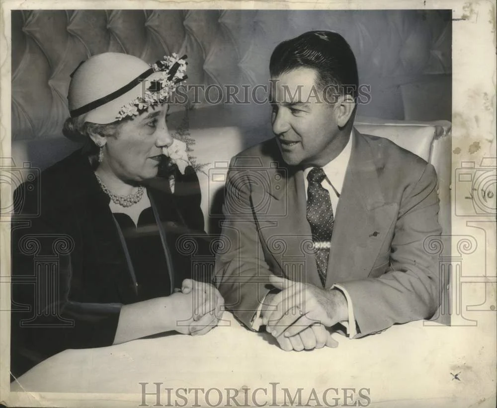 1950 Press Photo Mrs. Louis H. Hasemann with Judge Blessing - noo27004