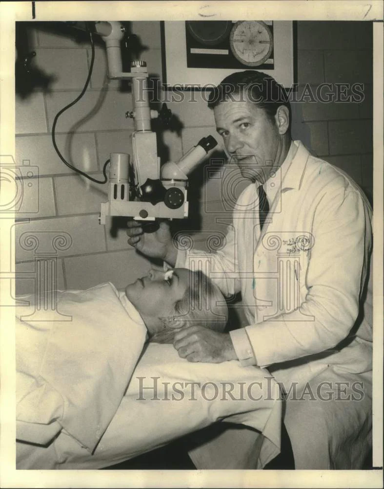 1971 Press Photo Dr Monte Holland, head of Ophthalmology Dept. of Tulane Medical