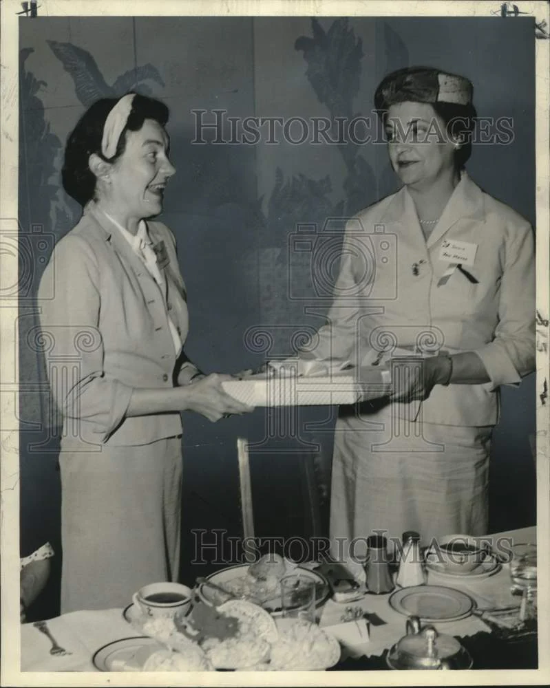 1960 Press Photo Navy Officers' Wives Club Current and Former Presidents