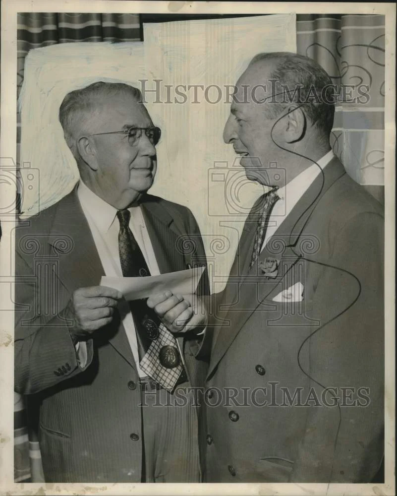 1952 Press Photo George Hingle and Other Man Exchange Paper - noo30985