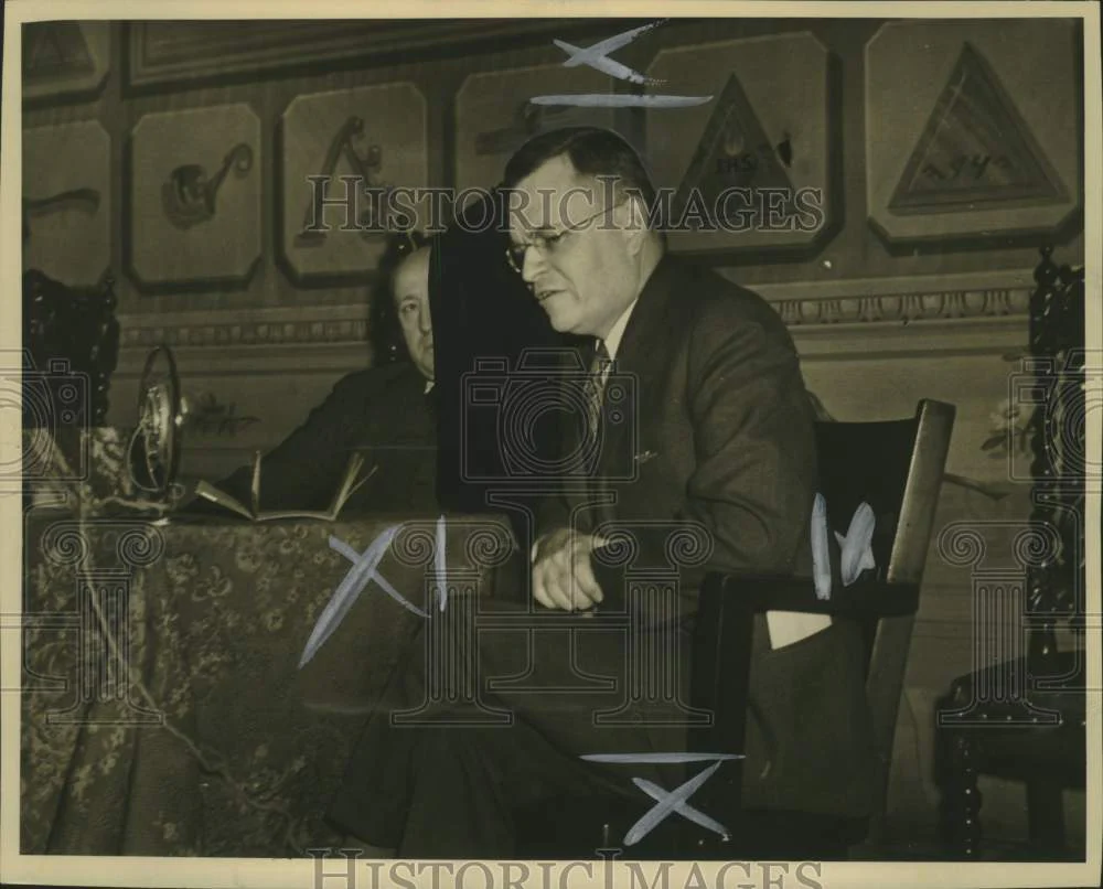 1933 Press Photo Sam D. Hunter, watches over election probe - noo32532