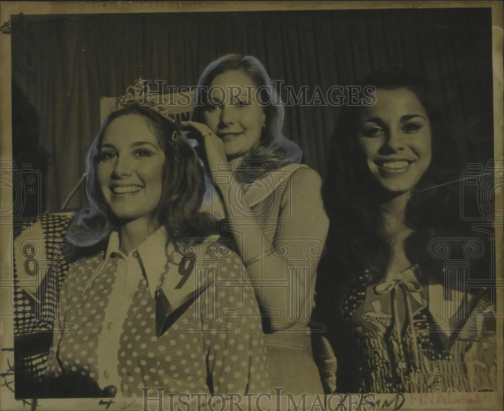 1972 Press Photo Miss Fair Chere of United Fund Queen Crowned - noo32619