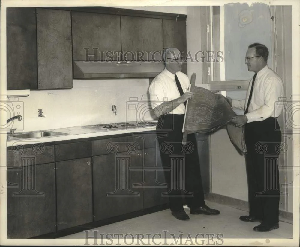 1964 Press Photo planners check kitchens in new units in Louisiana - noo32779