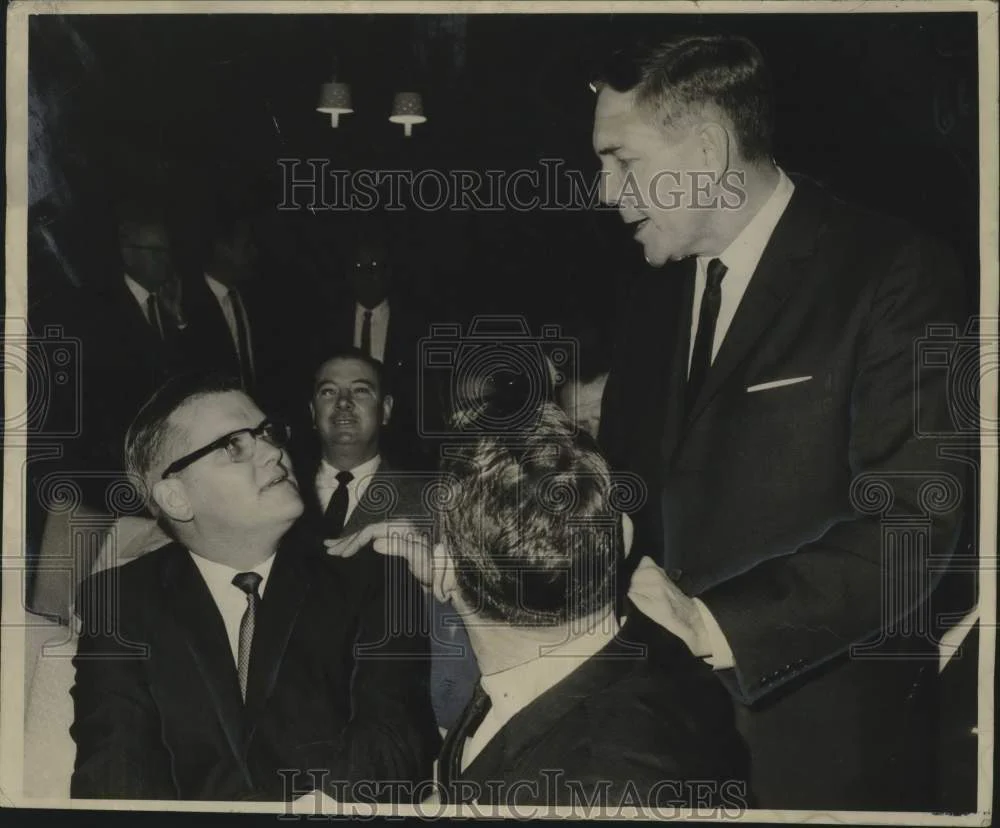 1964 Press Photo John J. McKeithen meeting with Parish Legislators at Monteleone