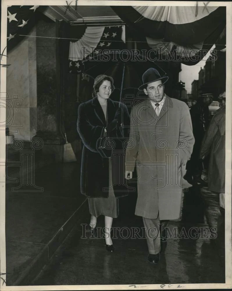 1952 Press Photo Johny Lujack and wife attending the Sugar Bowl game