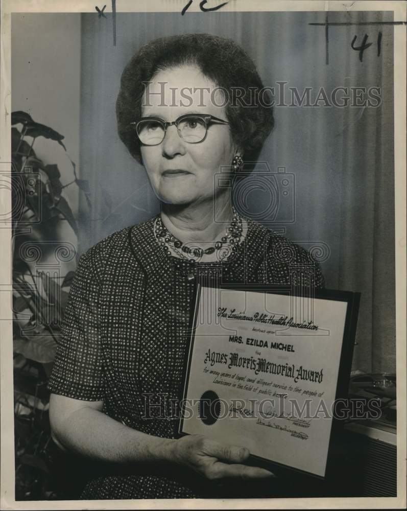 1964 Press Photo Ezilda Michel honored with the Agnes Morris Memorial Award
