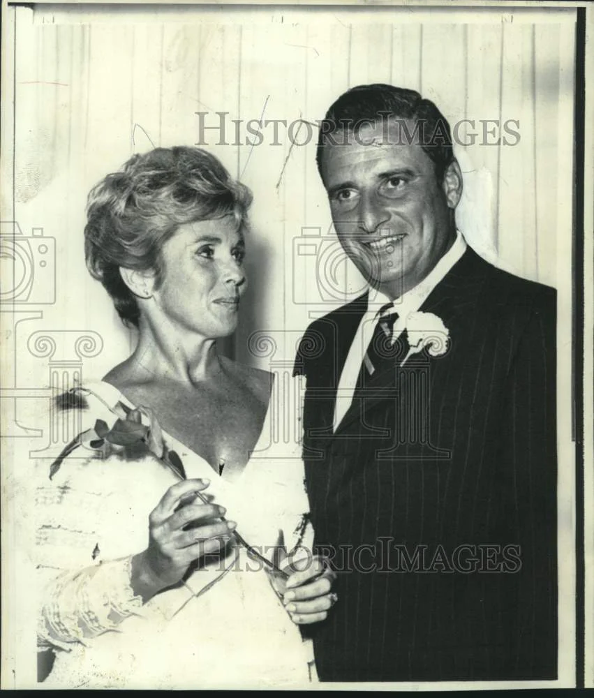1969 Press Photo Cleveland Browns Art Modell with Bride Actress Patricia Breslin