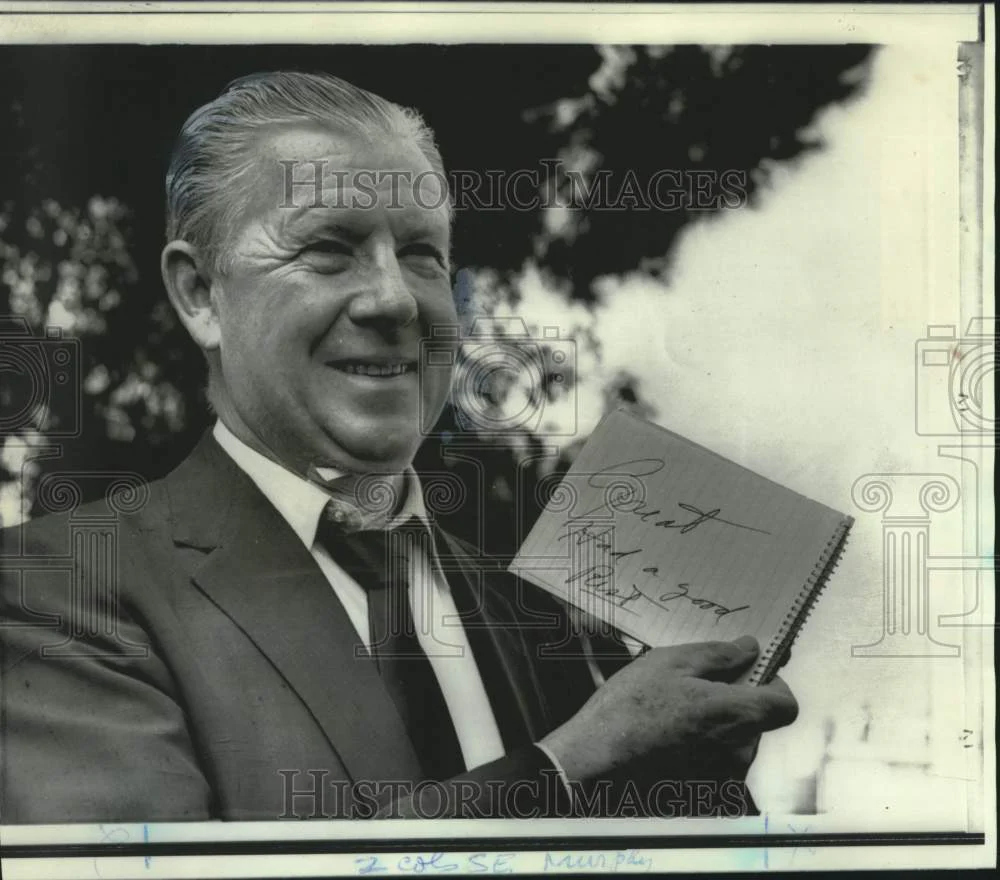 1966 Press Photo Senator George Murphy, leaves hospital after throat surgery.
