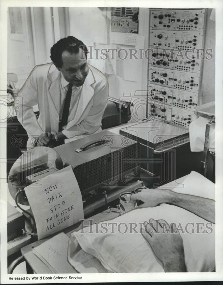 1968 Press Photo Dr. B. Berthed Wolff & pain thermometer, New York University