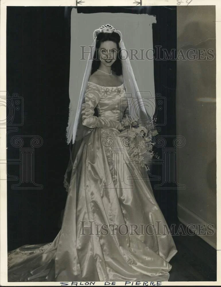 1950 Press Photo Mrs. M. D. McNamara in her wedding dress - noo50764