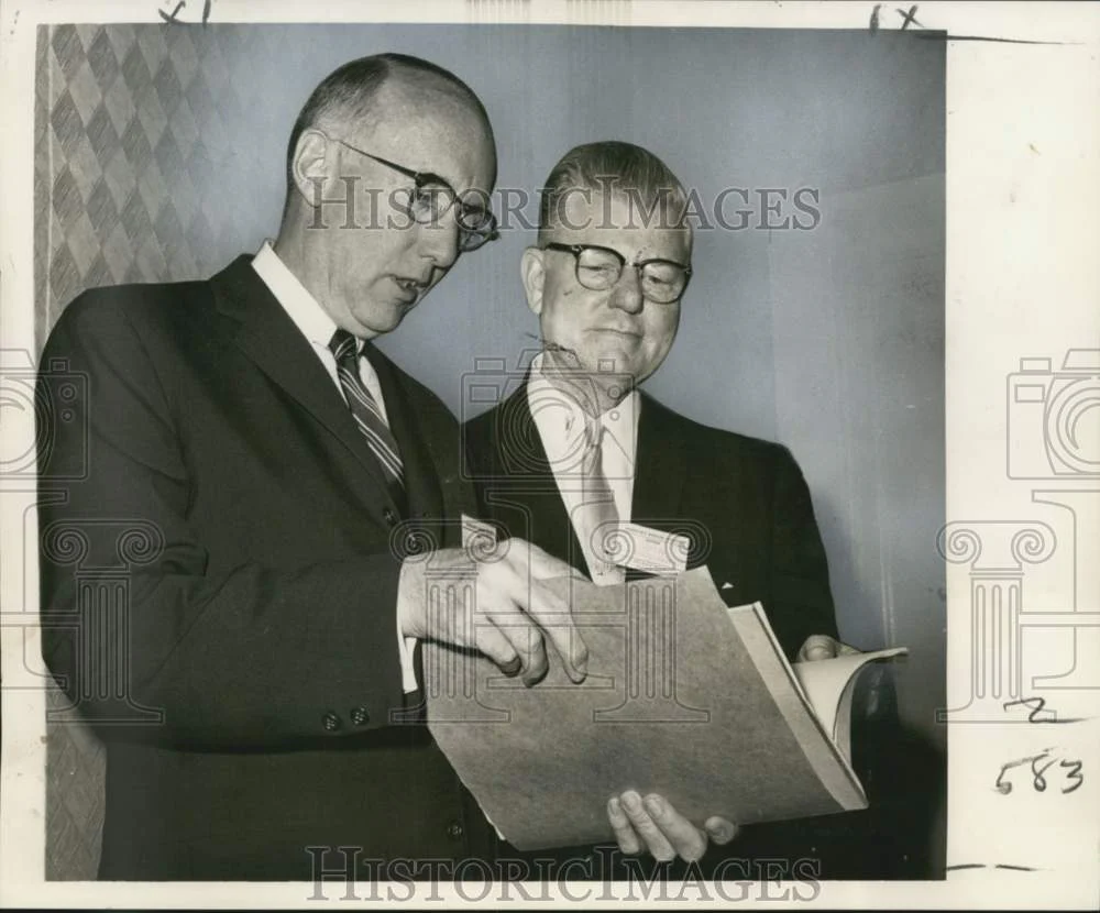 1965 Press Photo Dr. Dustin Stein with Dr. John Pool of American Radium Society