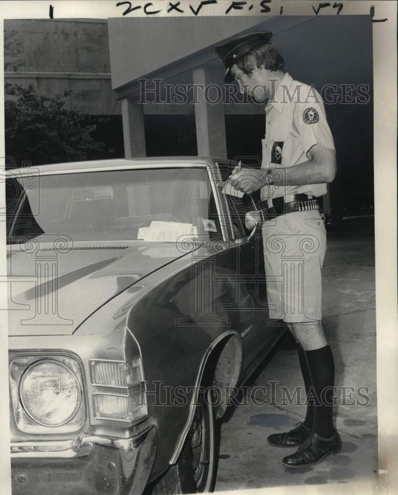 1974 Press Photo New Orleans Police Department Officer John McLemore - noo56685